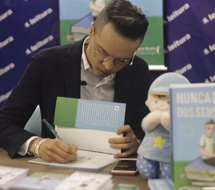 Arrecadação de livros é principal ação projeto Nunca Desista dos Seus Sonhos ( Foto: Acervo Pessoal )