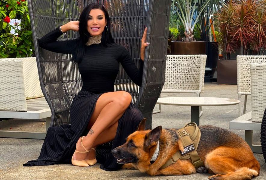 Juliana Rast e a sua leal cachorrinha pastor alemão, Maia - Credito da Foto Acervo Pessoal